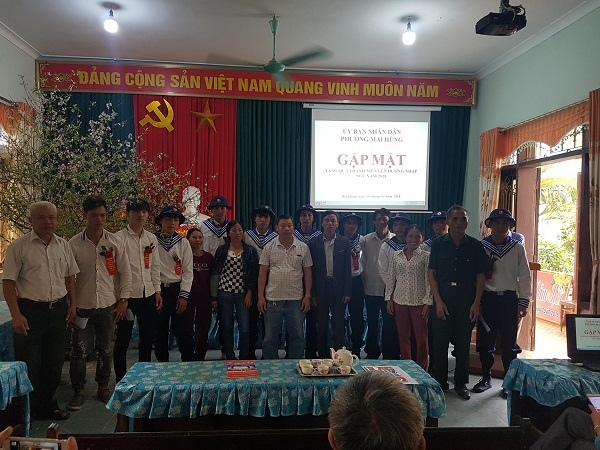 UBND phường Mai Hùng tổ chức gặp mặt tặng quà tiễn tân binh lên đường nhập ngũ