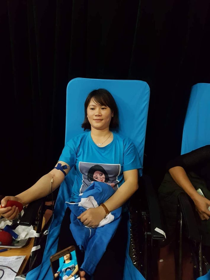 Đ/c Đậu Thị Thu, Bí thư chi đoàn 11 đã 7 lần tham gia hiến máu tình nguyện