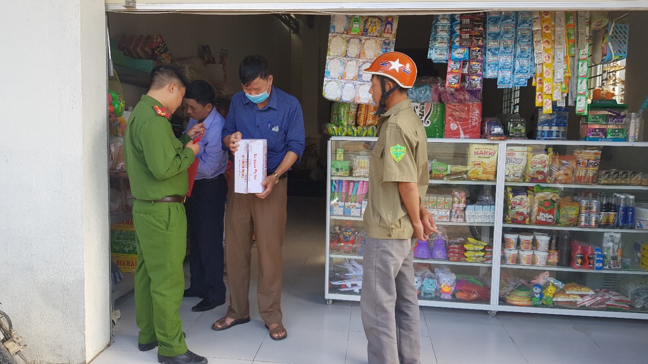 Ủy ban nhân dân phường Mai Hùng ra quân kiểm tra an toàn thực phẩm các cơ sở kinh doanh trước tết trung thu